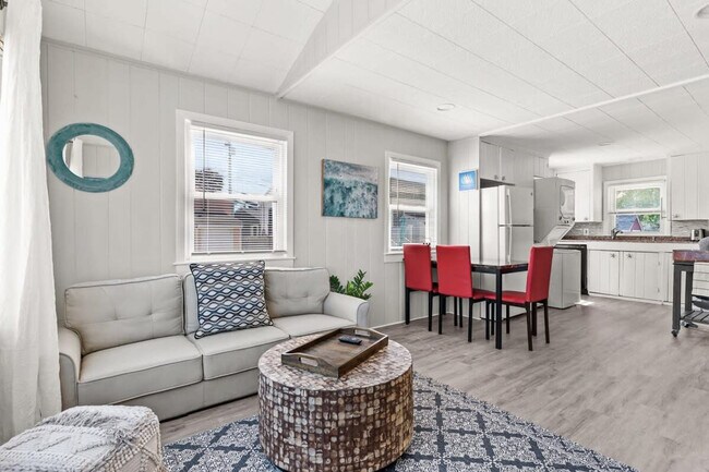 Building Photo - 71 Church St