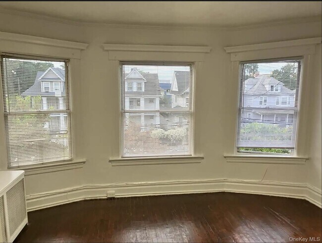 Building Photo - 104 Sickles Ave