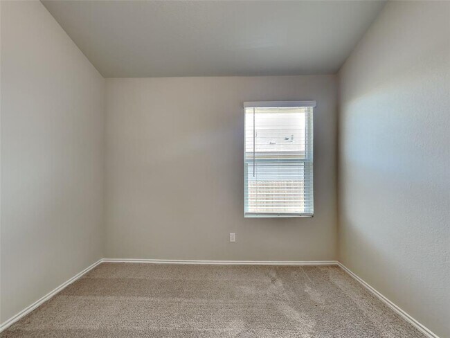 Building Photo - 5208 Saddle Clb Dr