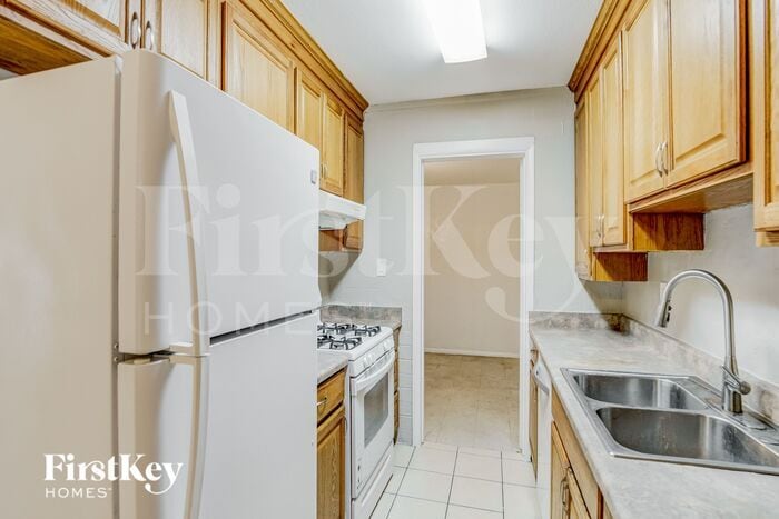 Building Photo - 6129 N 31st Dr