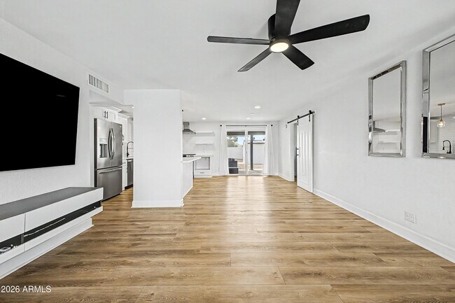 Building Photo - 4101 E Calavar Rd