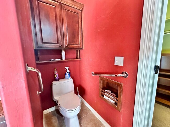 Building Photo - Charming 3-Bedroom Home with View in Moore...