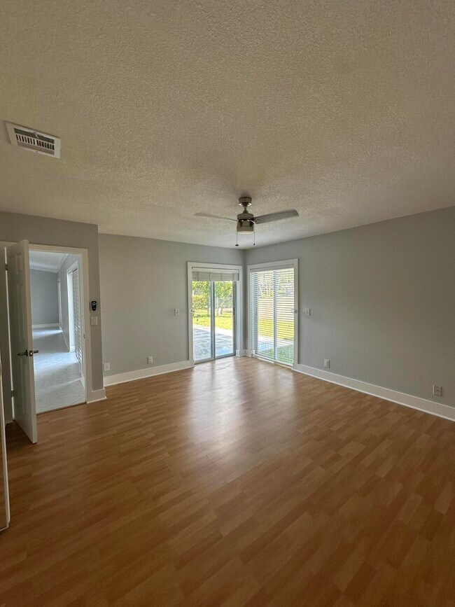 Building Photo - 5810 NW 37th Ave