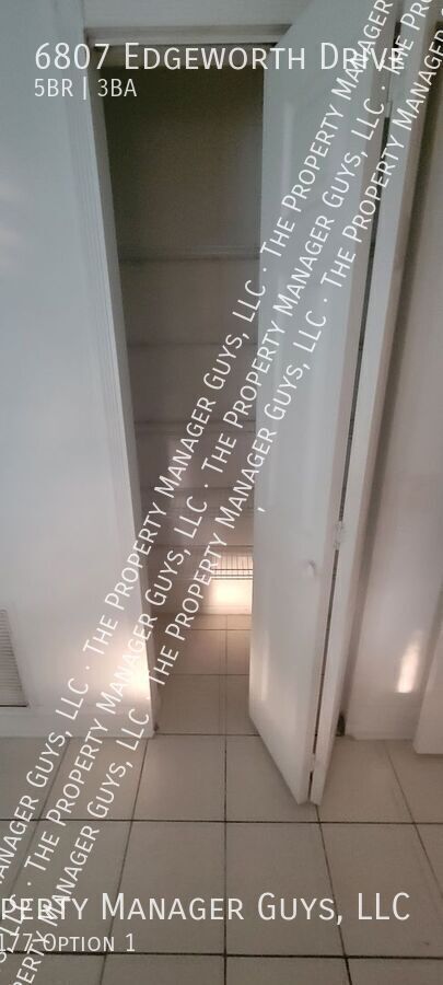 Building Photo - 6807 Edgeworth Dr