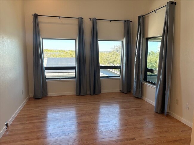 Building Photo - 107 Lake Hills Dr S