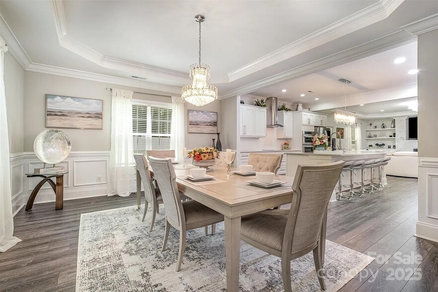 Building Photo - Room in House on Knollwood Cir