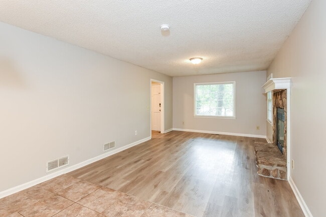 Building Photo - 2905 Mountain Brook Rd