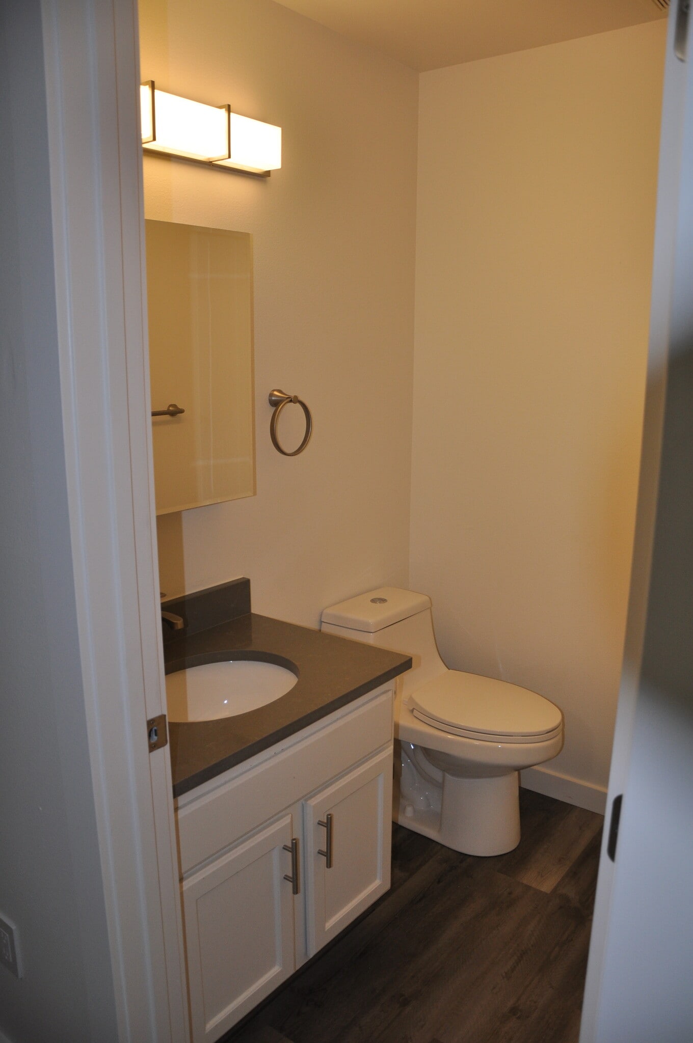 Master Bedroom & Bath - 3031 Pacific St