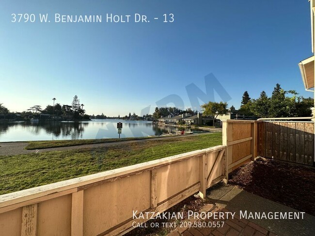 Building Photo - Downstairs Lakefront 2-Bedroom 2-Bath Nort...