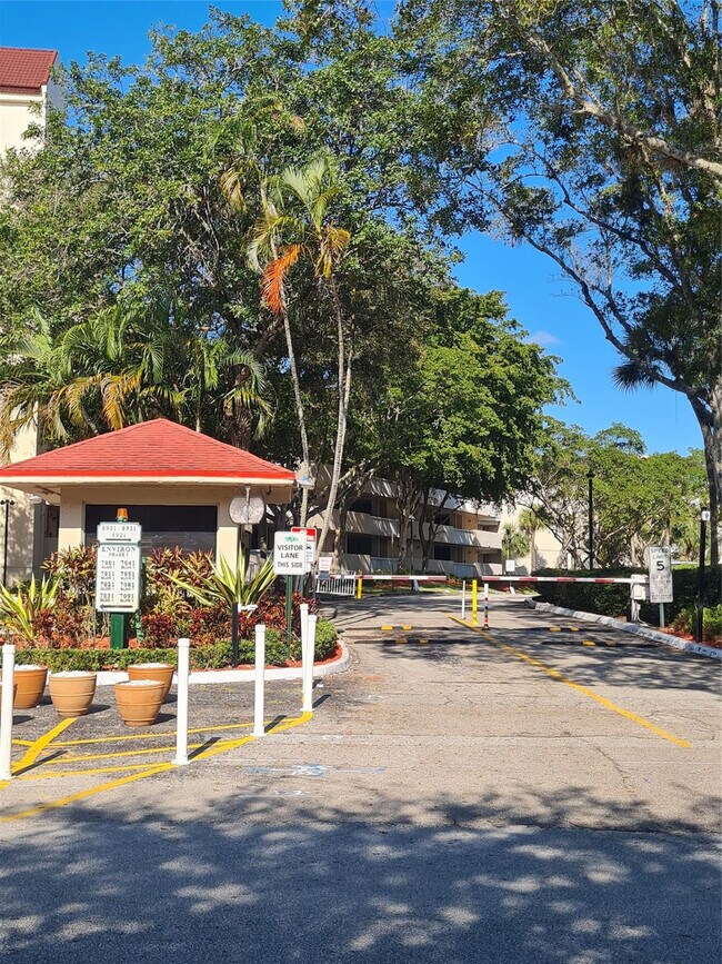 Building Photo - 6911 Environ Blvd