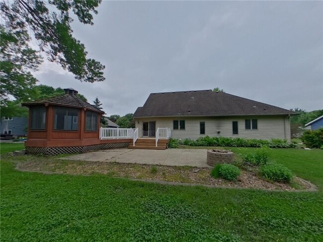 Building Photo - 209 Greenbriar Ln