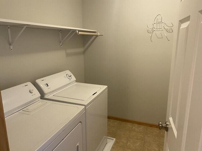 Building Photo - 860 Independence Dr