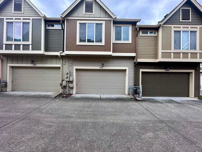 Building Photo - 1/2 off first months rent!! | Modern Comfort Meets Convenience in Beaverton Townhouse 2 Bed 2.5 B...