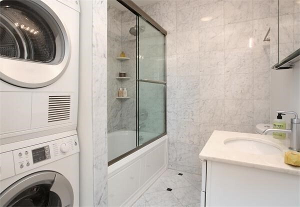 Building Photo - 396 Marlborough St