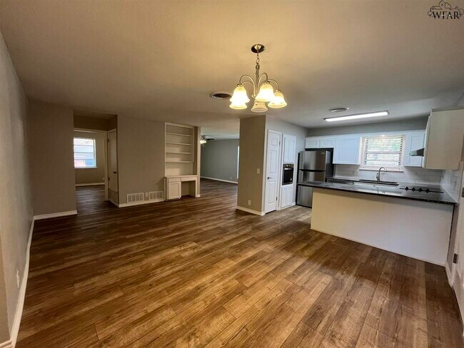 Building Photo - 5503 Hooper Dr