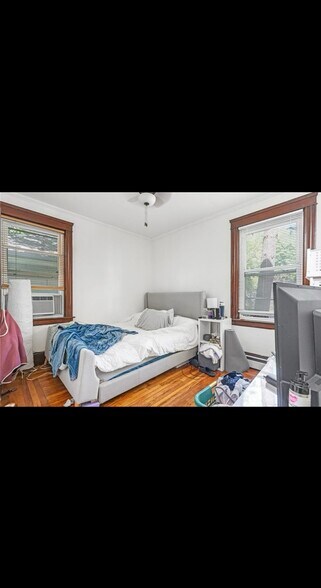 Building Photo - 207 Jewett St