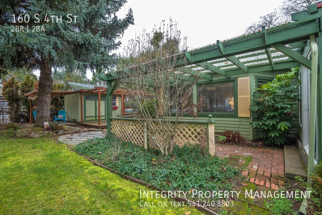 Building Photo - 160 S 4th St