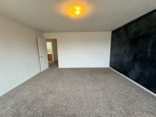 Building Photo - 4 bed 2.5 bath home in Huning Ranch