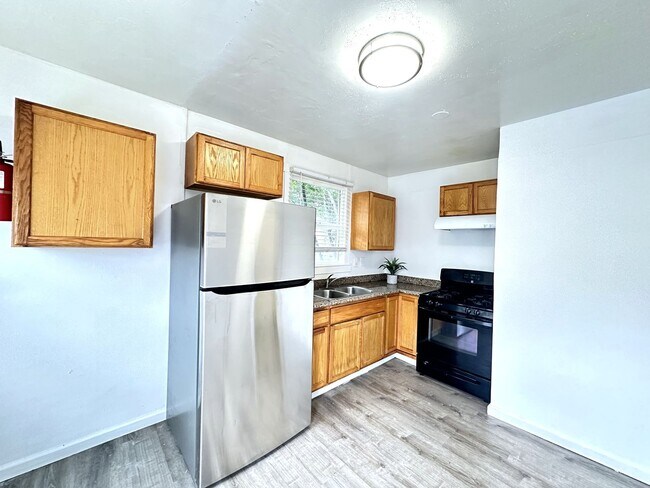 Building Photo - 1323