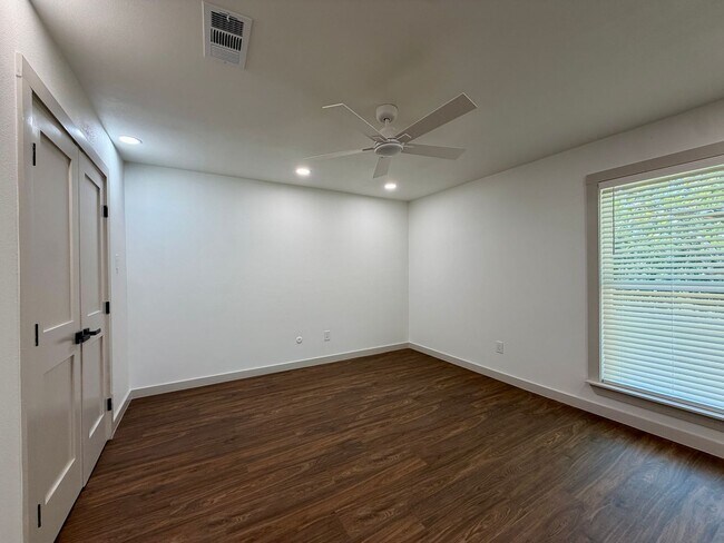 Building Photo - 10801 Rick Dr