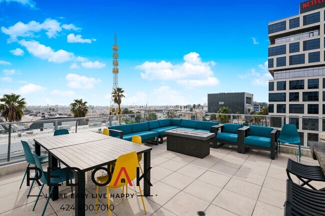Building Photo - 5837 W Sunset Blvd