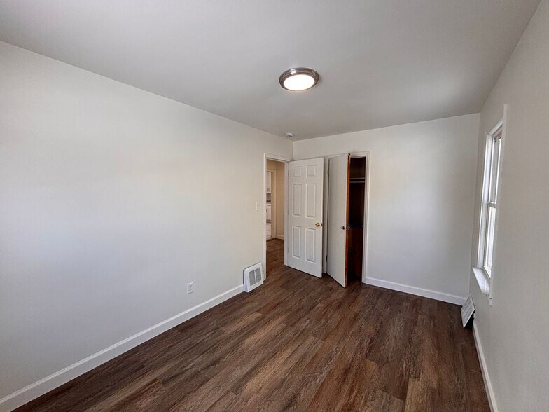 Building Photo - 19425 Fenmore St