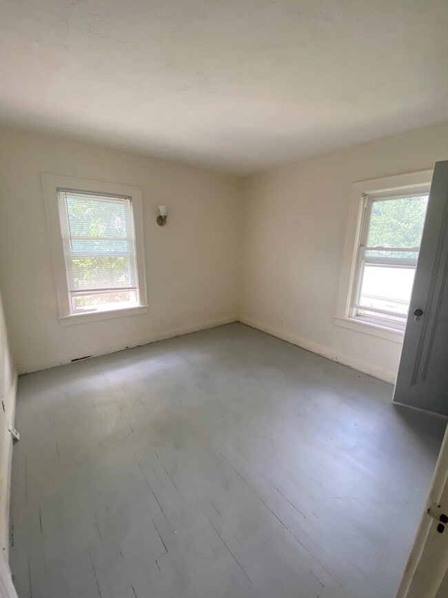 Building Photo - 906 Elmwood Ave