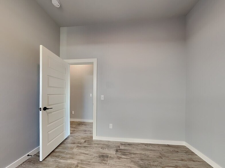 Building Photo - 312 W 3rd St