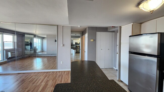 Building Photo - 3817 Ventnor Ave
