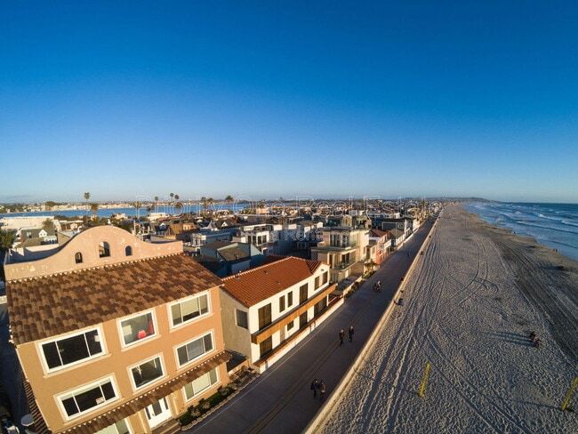 Building Photo - 713 Venice Ct.