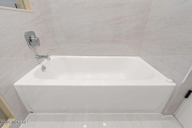 Building Photo - 1001 Norwood Ave