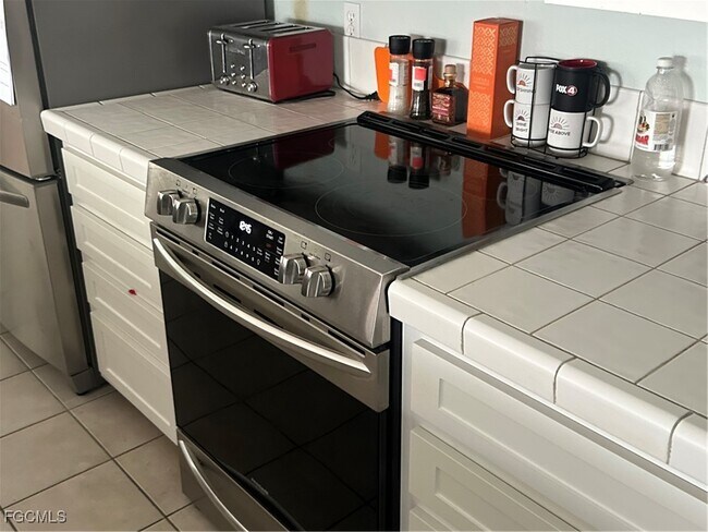 Building Photo - 950 Moody Rd