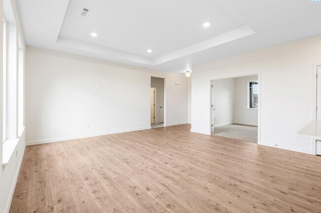 Building Photo - Beautiful brand new rental