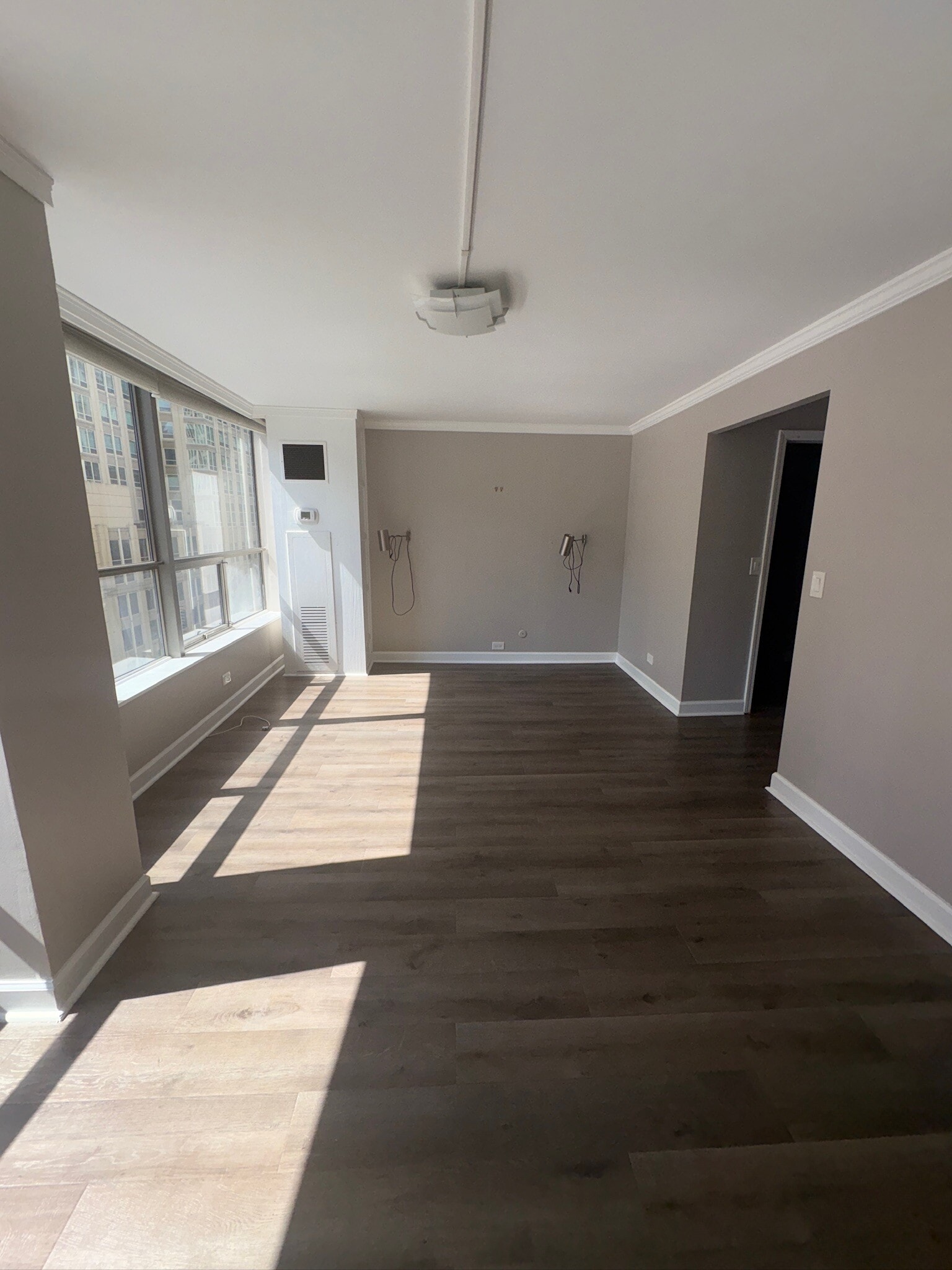 Building Photo - 110 E Delaware Plz