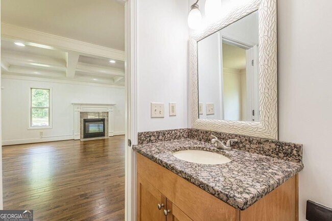 Building Photo - 1410 Eastland Rd SE