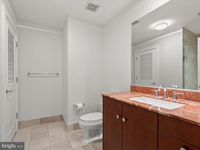 Building Photo - 2425 L St NW
