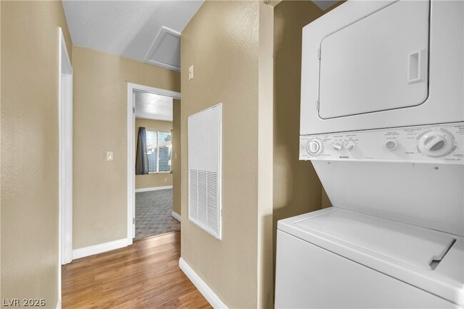 Building Photo - 7300 W Pirates Cove Rd