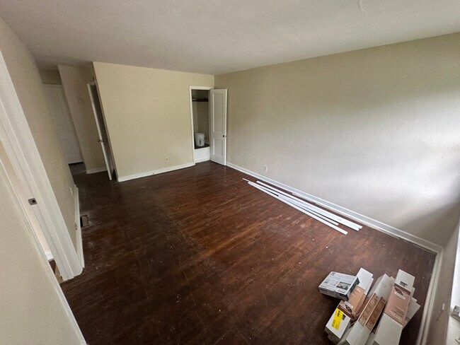 Building Photo - 305 S Dade Ave