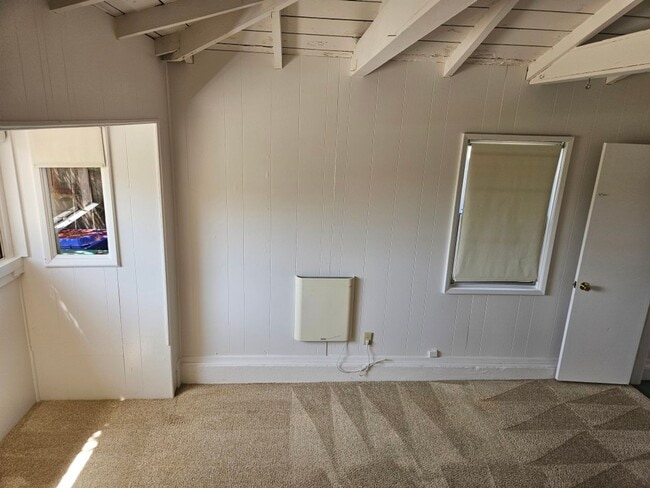 Building Photo - 2 Bedroom - 1 Bathroom home in Bay Park