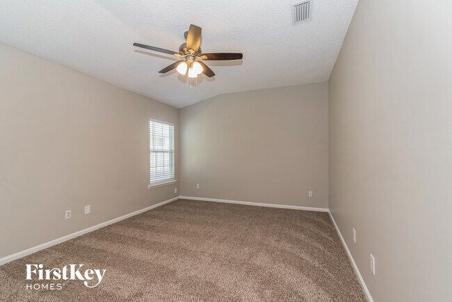 Building Photo - 7444 Lake Plantation Ln