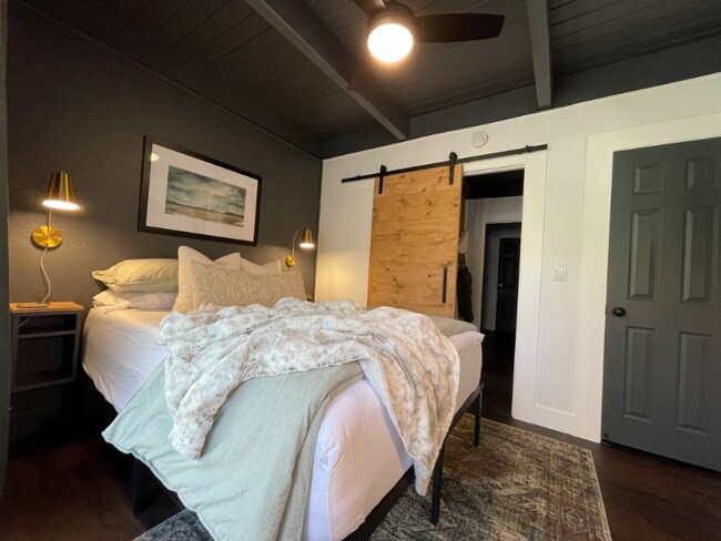 Building Photo - 863 Deer Trail