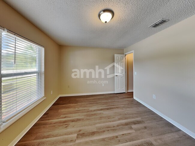 Building Photo - 16027 Dorchester Blvd