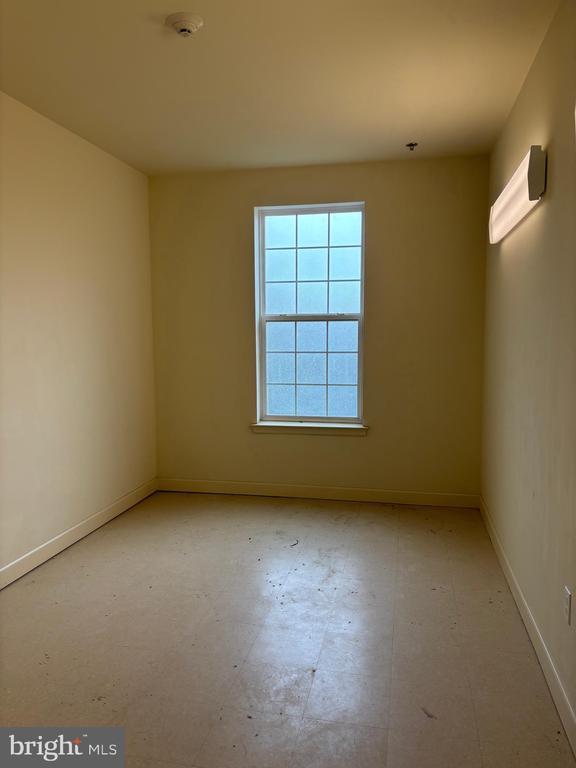Building Photo - 1321 Sierra Dr