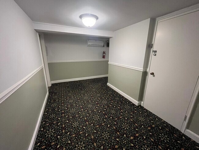 Building Photo - 60 Elm St