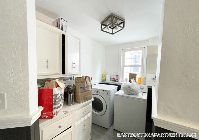 Building Photo - 31 Falcon St