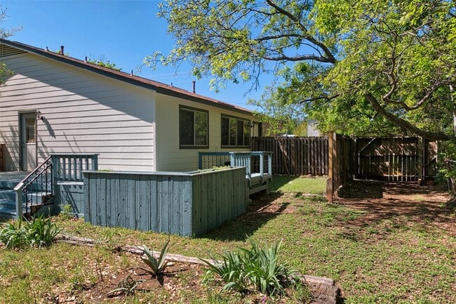 Building Photo - 800 Osage Dr