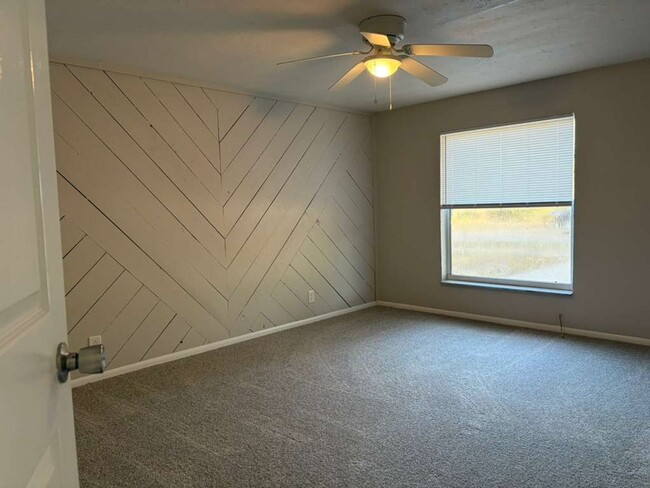 Building Photo - Gulfpfort Home With A Bonus Room