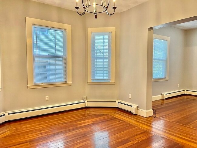 Building Photo - 118-120 Paul Revere Rd