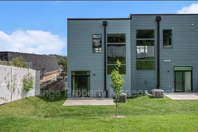 Building Photo - 636 N 46th St