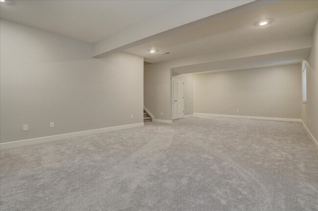 Building Photo - 5-Bed/4-Bath built in 2022!